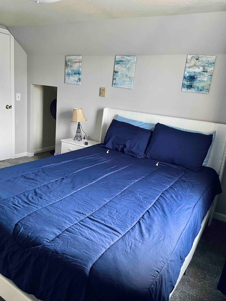 Foto adicional del dormitorio 2. Viene con un mini armario adicional para guardar tus pertenencias.