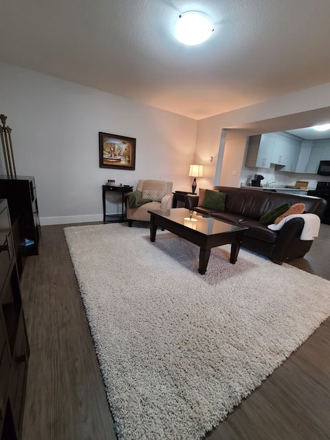 Top performing Airbnb: Super clean - Great Location 960sqft 2-bdrm suite in Rutherford