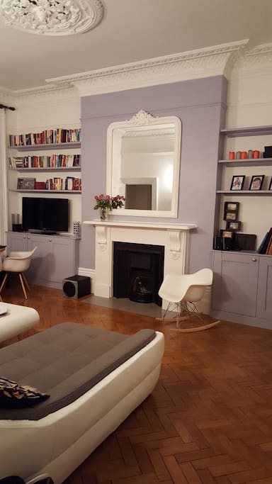 Living: bookshelves, fireplace