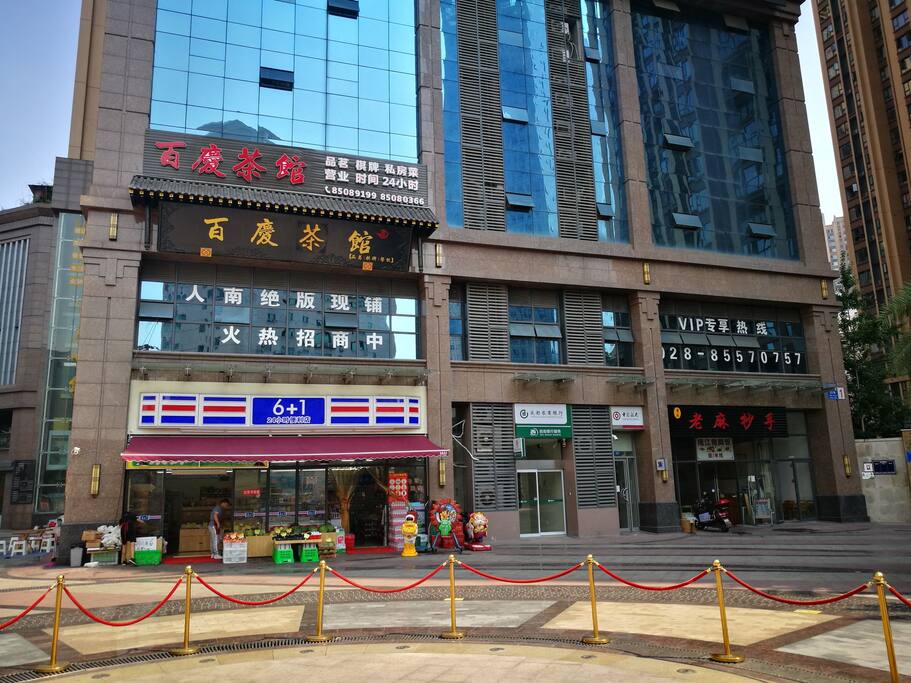 小区门口