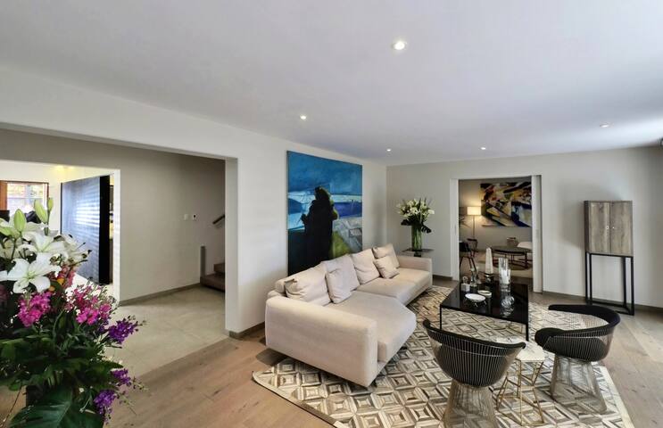 3 bed/4 bath house + patio + gym gallery image 3