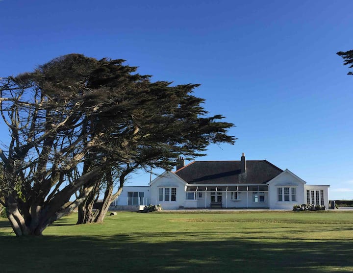 Seven Pines Annexe With Panoramic Coastal Views Guest Suites For Rent In Mullion England seven-pines-annexe-with-panoramic-coastal-views-guest-suites-for-rent-in-mullion-england
