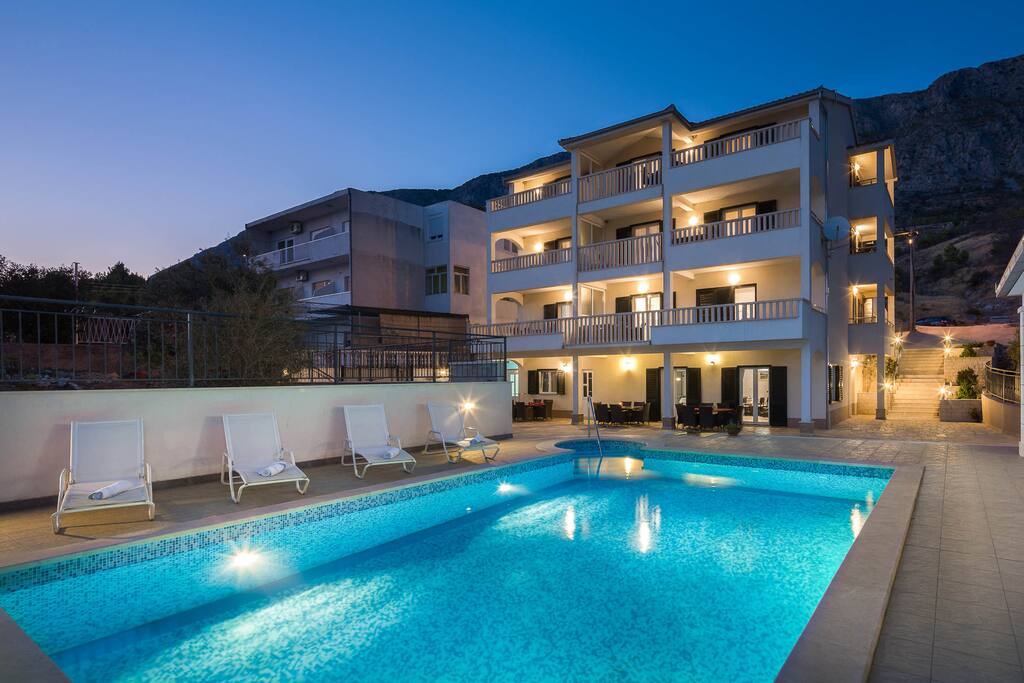 Large 8x5 swimming pool