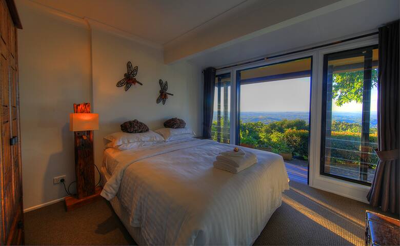 Montville Lodge with Ocean Views – “At Remingtons” gallery image 3