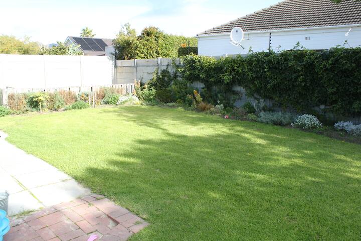 Family Friendly home in quaint area gallery image 3