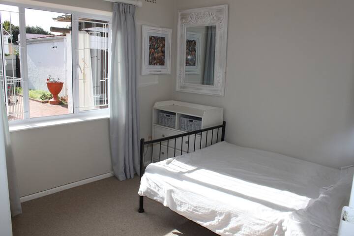 Family Friendly home in quaint area gallery image 5