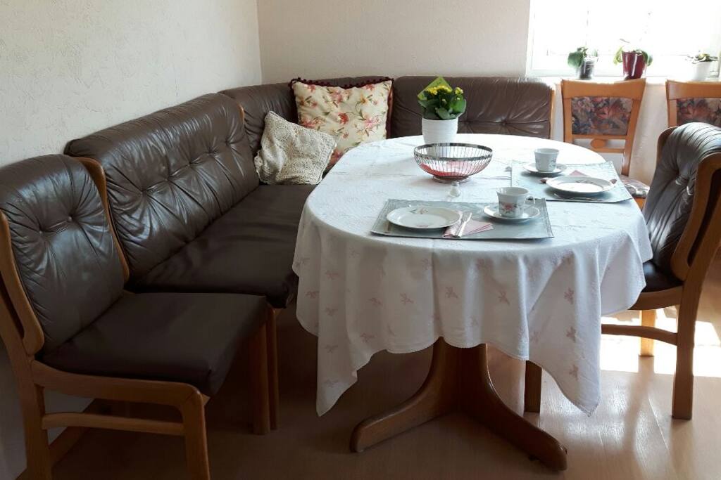 sonnendurchflutetes Esszimmer