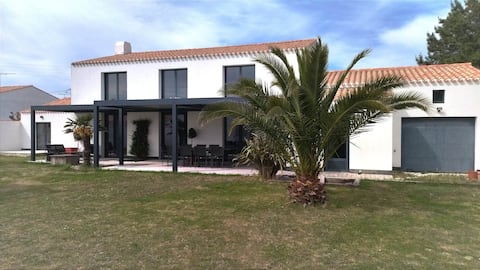 Top performing Airbnb: Modern house 6/8 people (with bikes) in Noirmoutier En L'île
