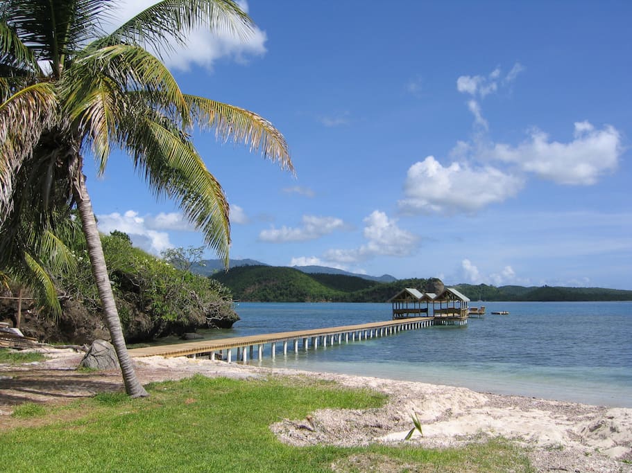 Dock to the coral reef, ideal for snorkelling.