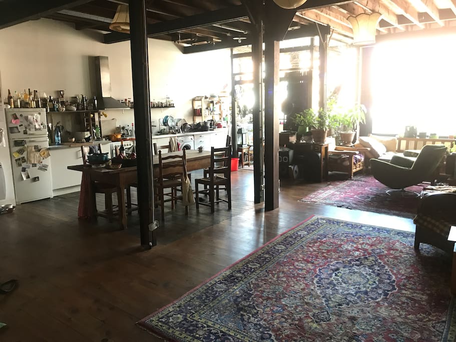 big dining table, big kitchen