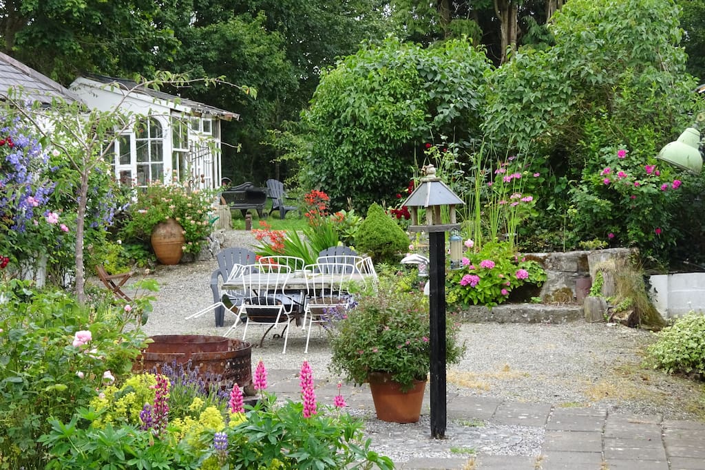 Full Summer Courtyard