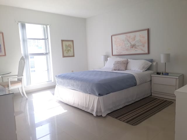 EXCELLENT, apartment near the beach. STR-00546