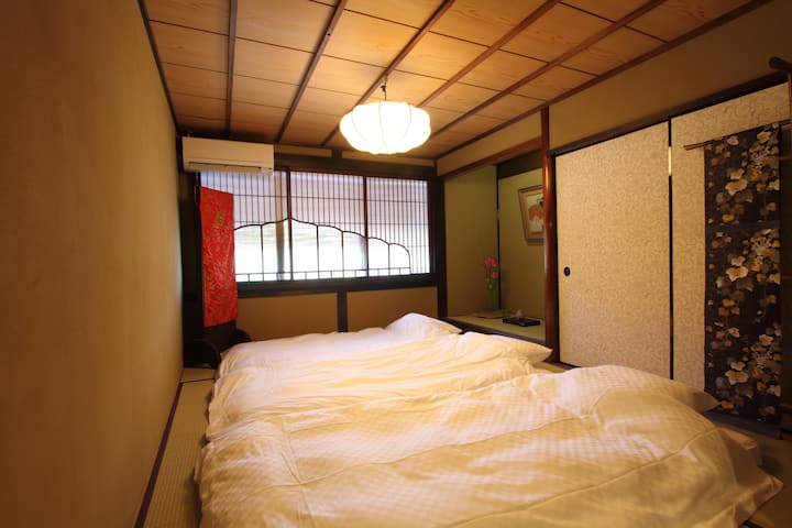 布団3組の畳の部屋2 F