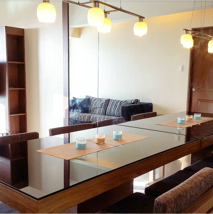 5 seater dining table with rollaway chairs