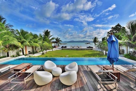 Luxurious 2 bedrms  beachfront Phuket penthouse