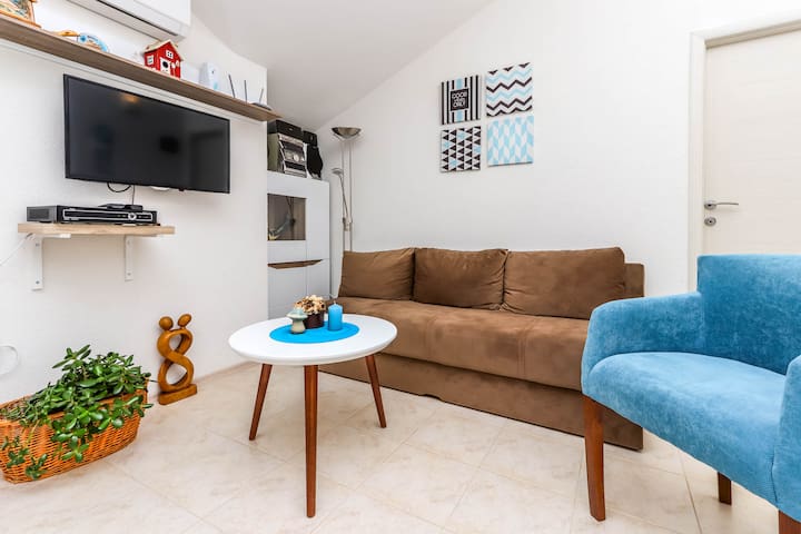 Listing in Kotor-Tivat