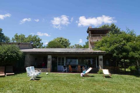 COUNTRY HOUSE "LA BARRANCA" OVER RIO BARADERO