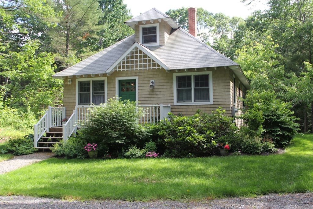 Sweet Garden Cottage in Rockport Houses for Rent in Rockport, Maine