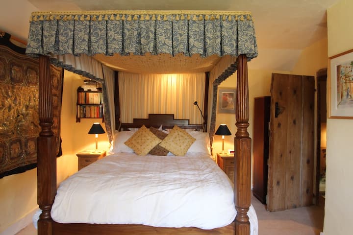 Fourposter Bedroom At The Woodman - Henley-on-Thames