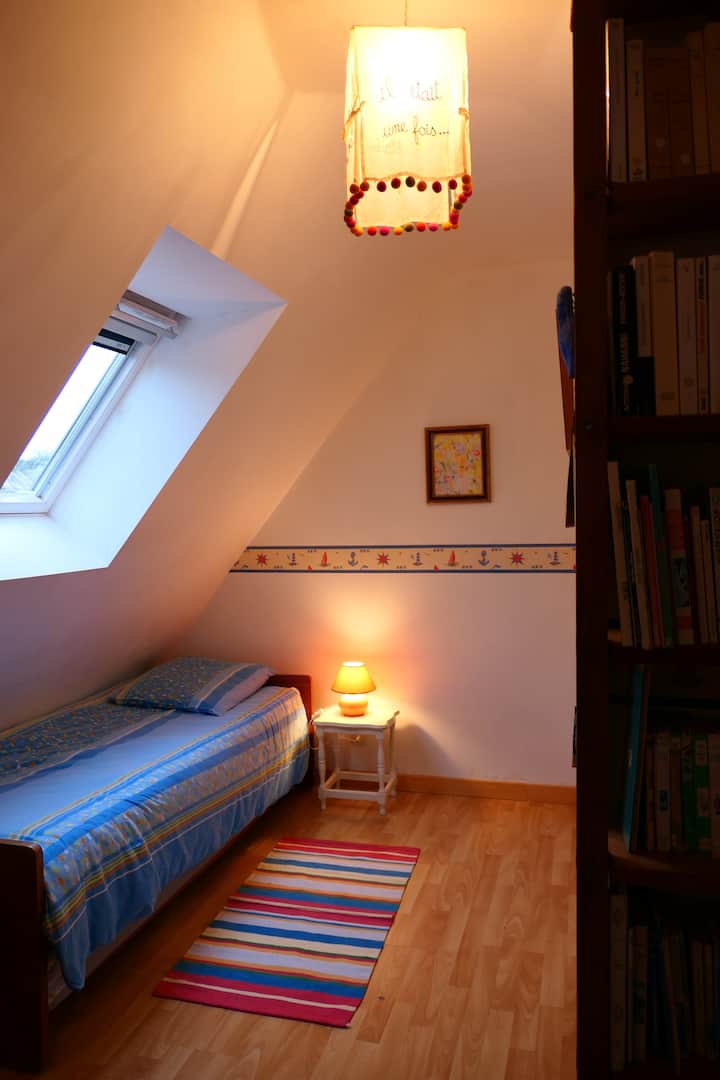 儿童卧室（ 2 x 90个子母床） ， 1楼