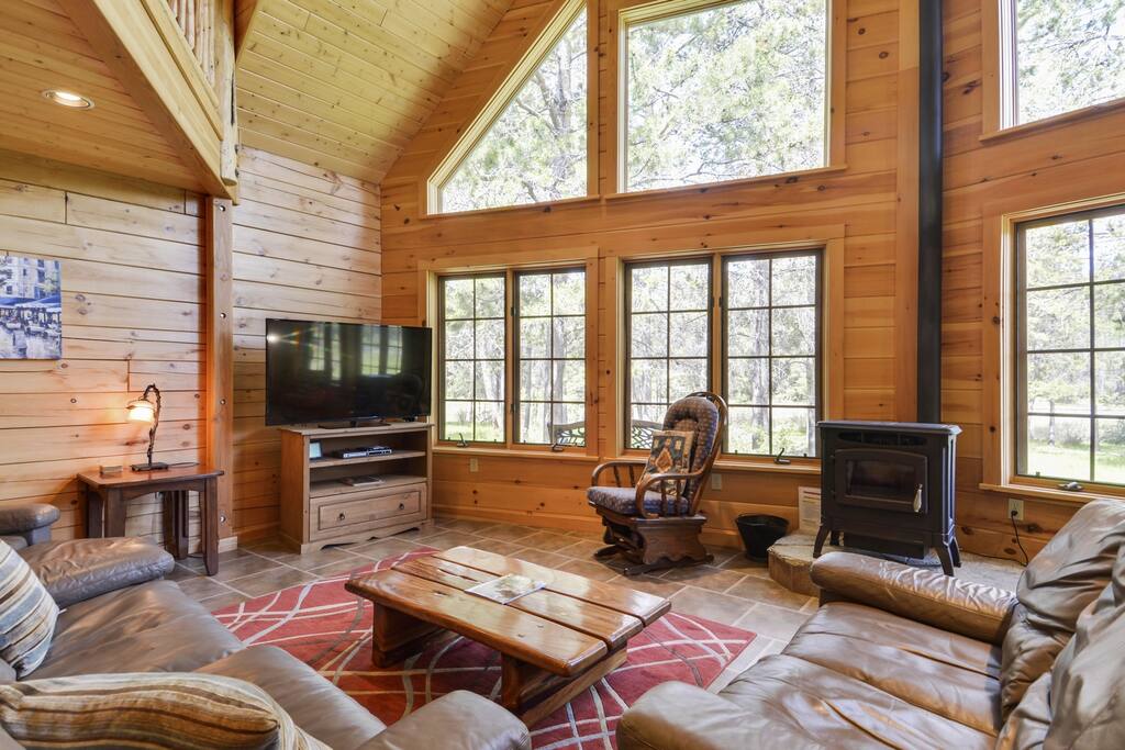 Couch,Furniture,Oven,Indoors,Room