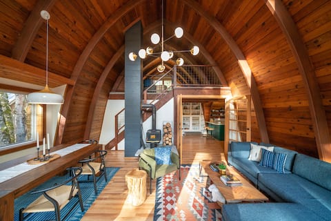 Cozy PNW/Scandinavian Gorge Cabin