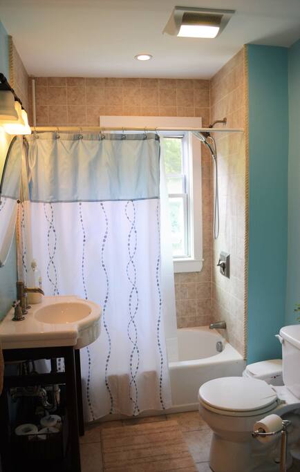 There are 1.5 bathrooms in the apartment.
