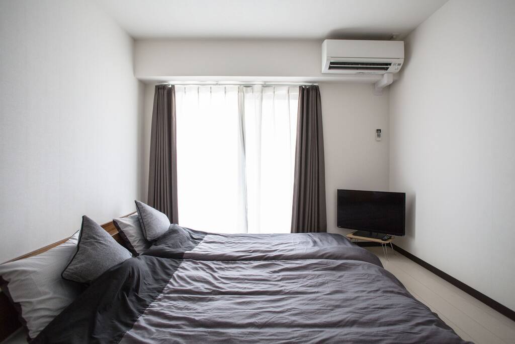 2 single bed & 1 Futon