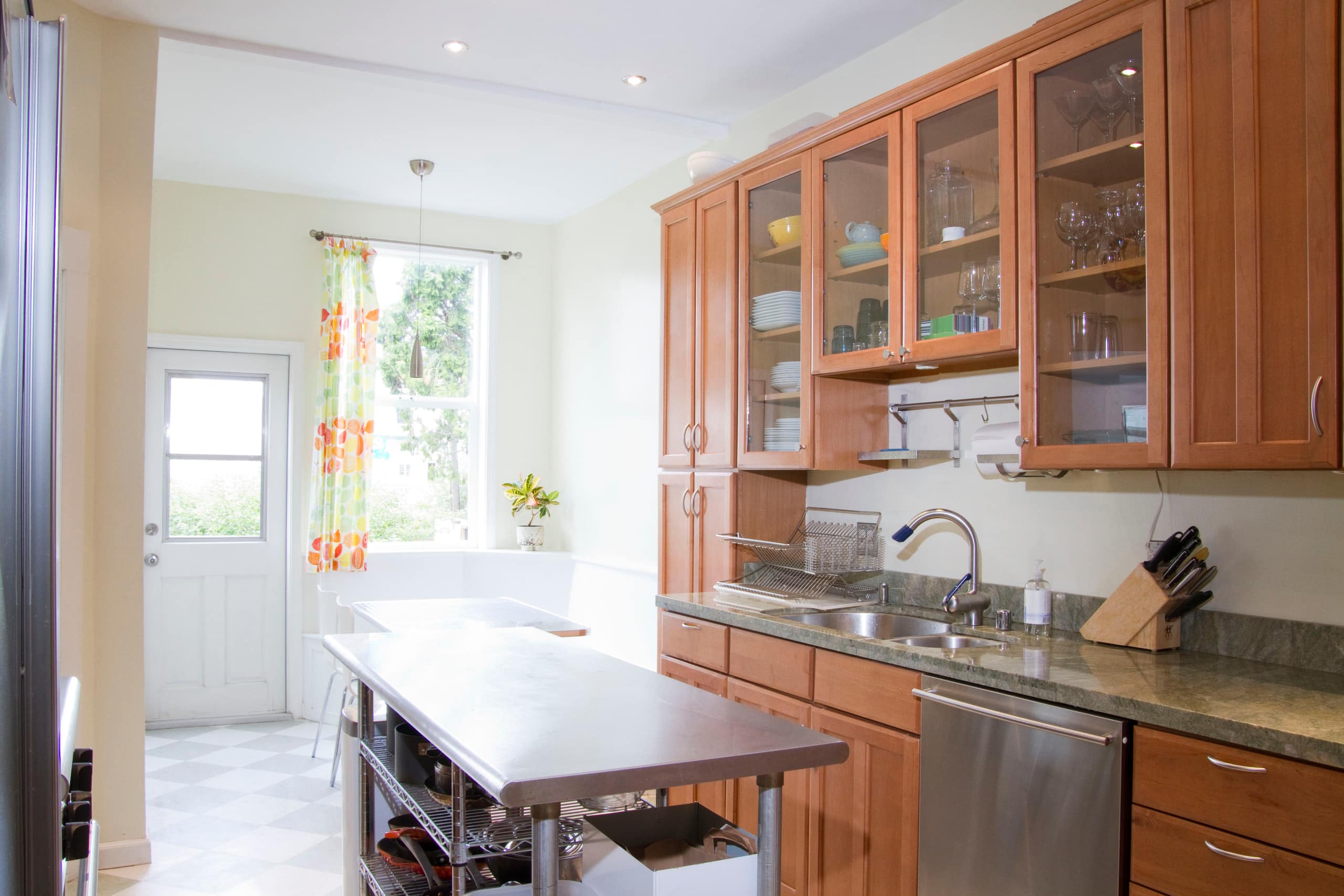 Home in San Francisco · ★4.98 · 4 bedrooms · 4 beds · 2.5 baths - Image 16