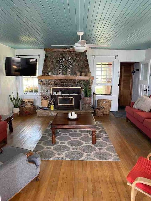 Successful Airbnb property: Beautiful Beachfront Cottage. in Tiny