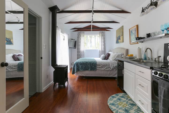 Private cottage, deck w/canyon view