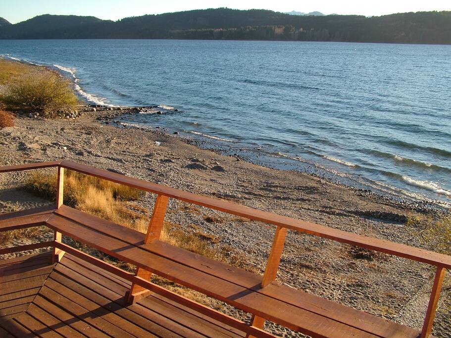 Deck a orillas del Lago Nahuel Huapi