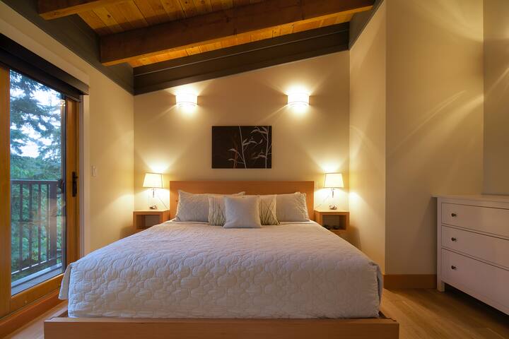 Salt Spring Island – 2BDRM/2BATH – Mariner’s Loft gallery image 4