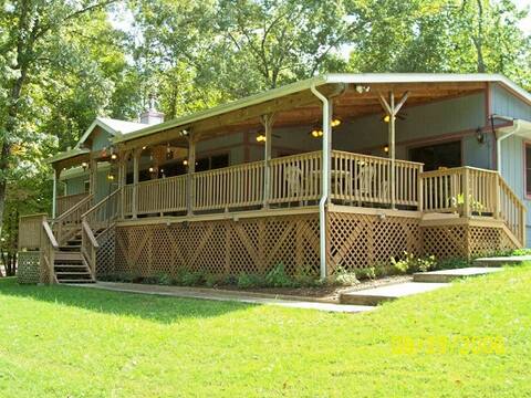 Luxury Lake View Home-Walk to Waters Edge!
