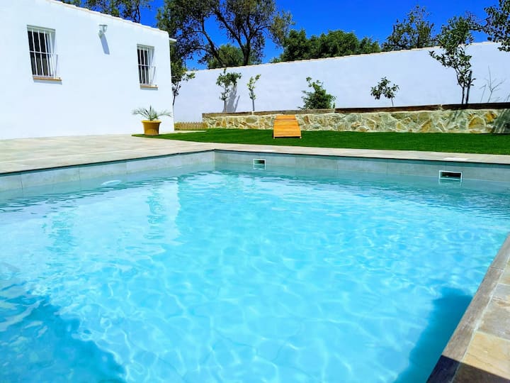 Countryside villa + private Covered Pool