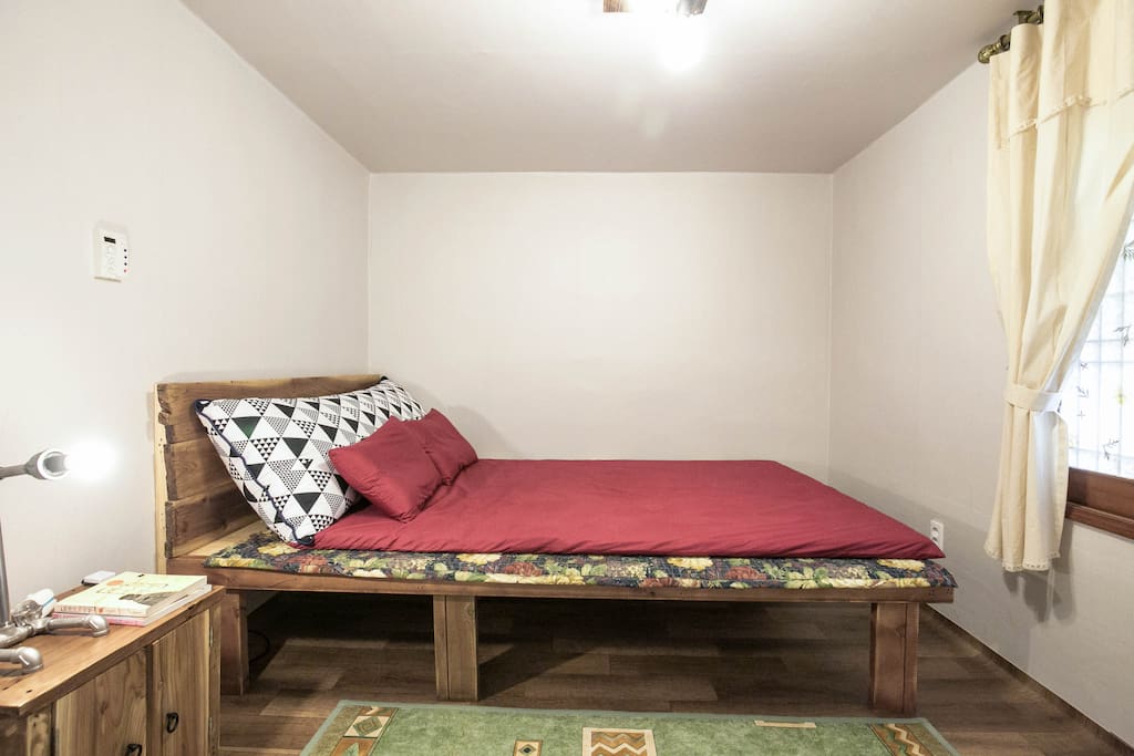 침대방
bedroom