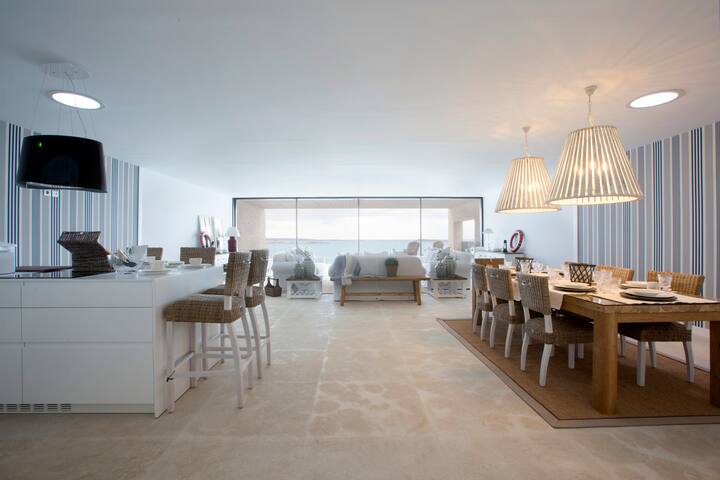 Luxury apartment with sea view,3 bedrooms -Terrace gallery image 3