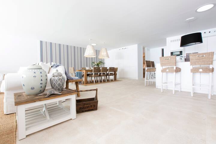 Luxury apartment with sea view,3 bedrooms -Terrace gallery image 4