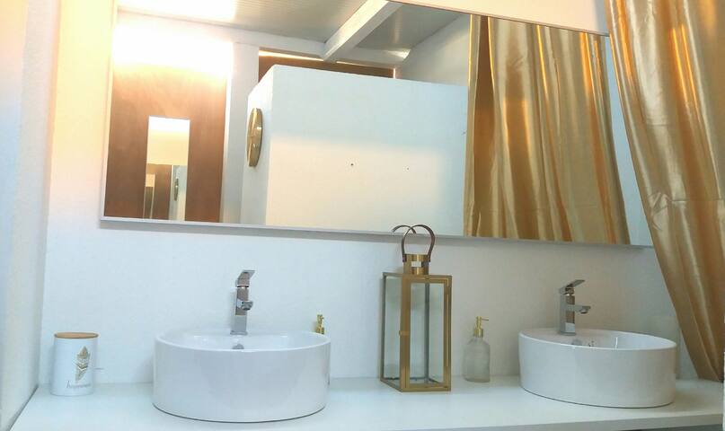 WONDERFUL OASIS TO 1 MIN BEACH NO NEED CAR -WIFI