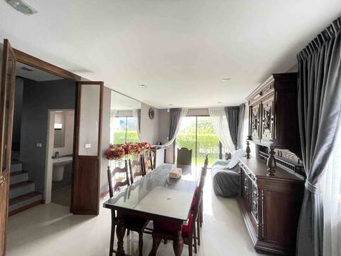 Charming Retreat home & pool minutes to airport