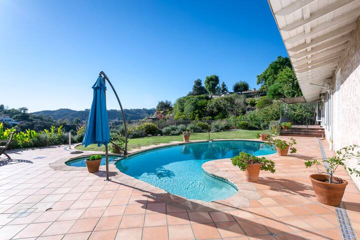 Beverly Hills View Estate – 3 BED 3.5 BA Pool Home gallery image 3