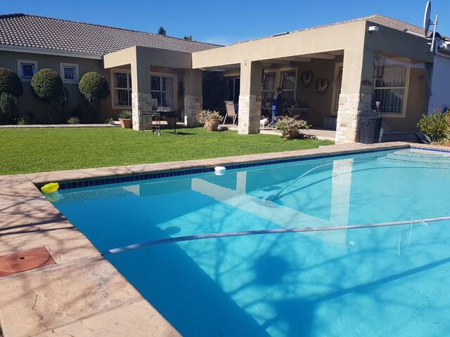 Friendly Openplan Family House in Durbanville gallery image 2