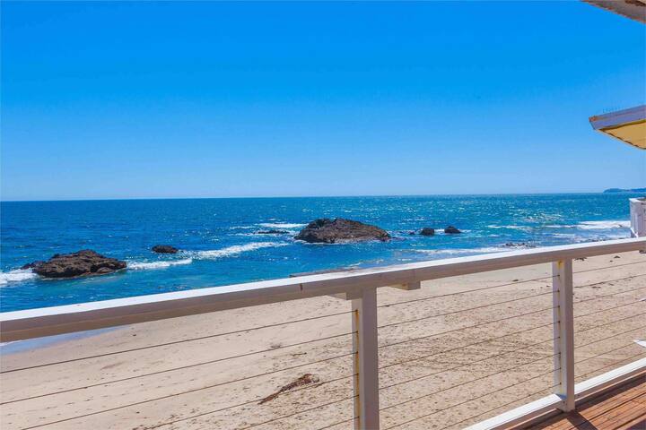 ⛱️Malibu Rd Ocean Front House Direct Beach Access gallery image 3