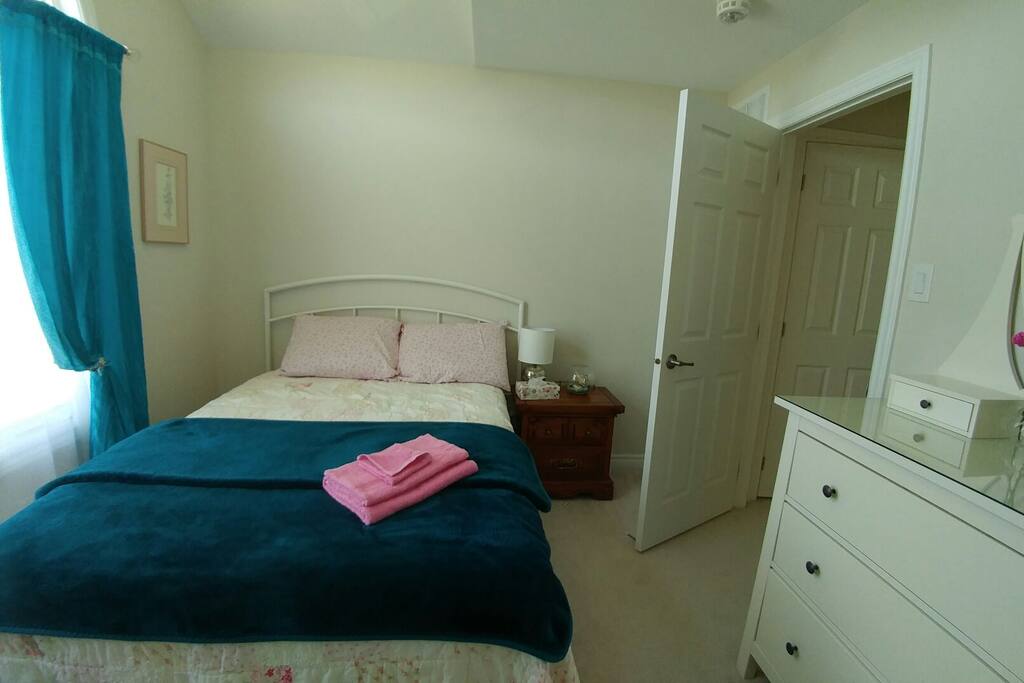 bedroom 1: set up as more on lady's ambiance but i can always change the beddings for gents if you have a color preferrence