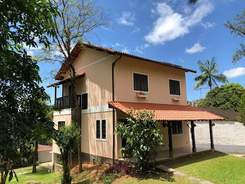 House with pool, wifi, en-suite, barbecue grill