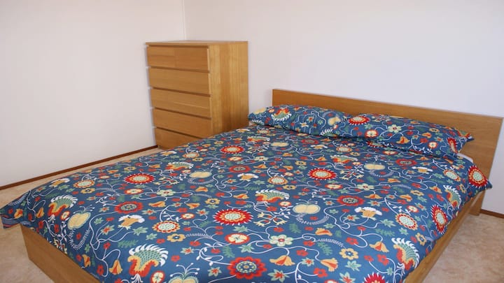 Dormitorio 1: cama tamaño queen