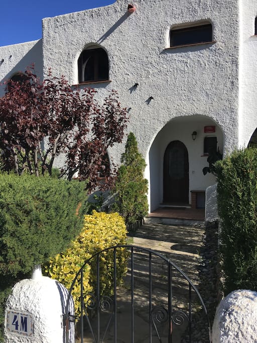 ENTRADA PRIVADA