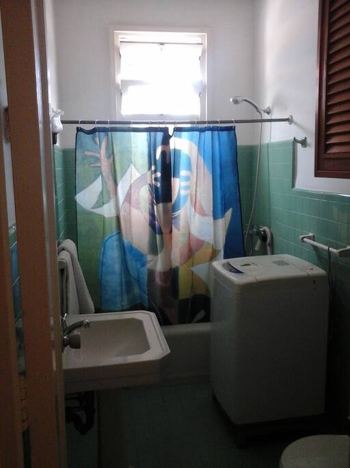 Bathroom, hot water. Good water presure. Washing machine.