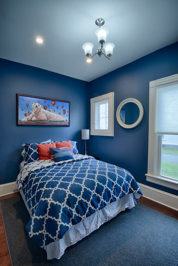 PRINCE
Ground floor Bedroom 
Full Size Bed