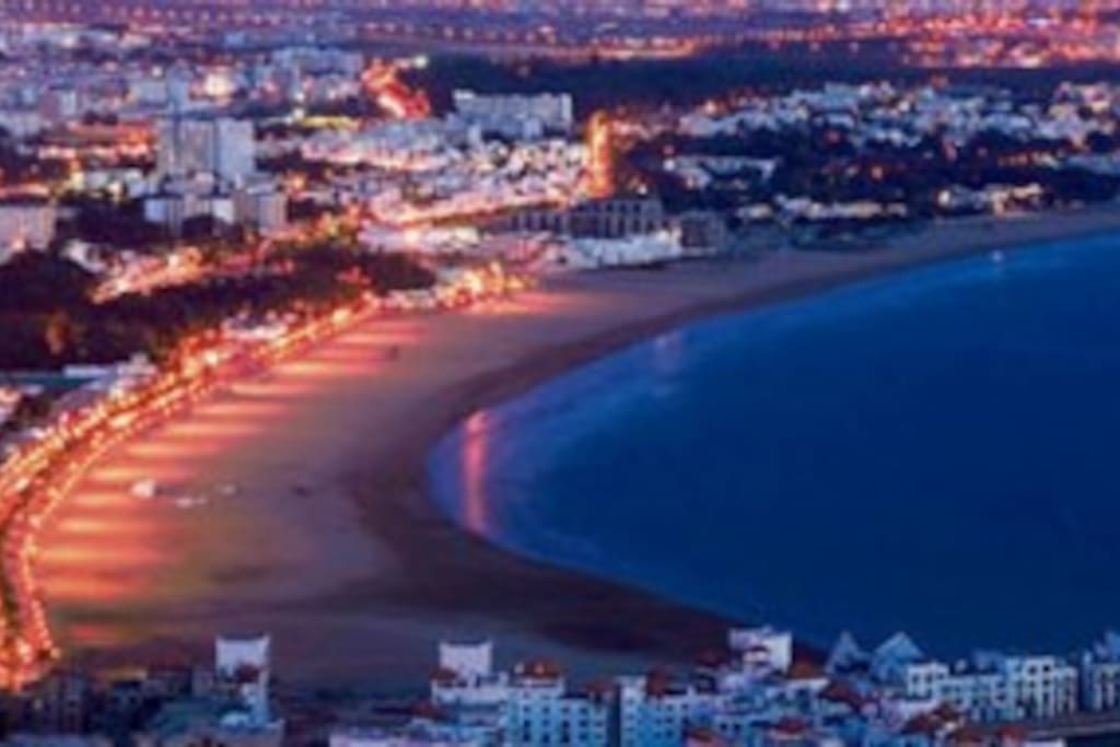 La plage d'Agadir de nuit vu de la casba.